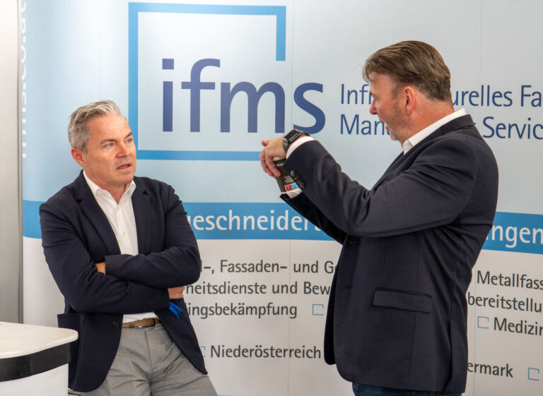 Gespräch am IFMS-Stand