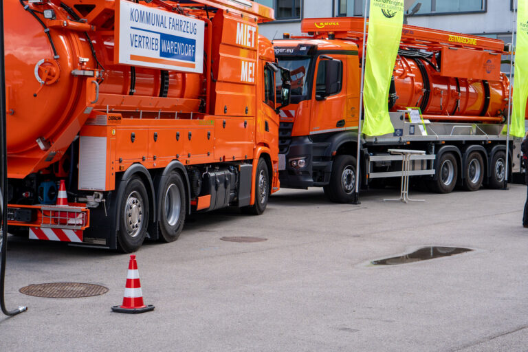 Spül- und Saugfahrzeuge im Außenbereich