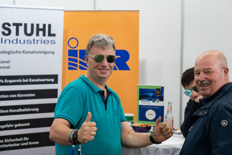 Aussteller mit Daumen hoch