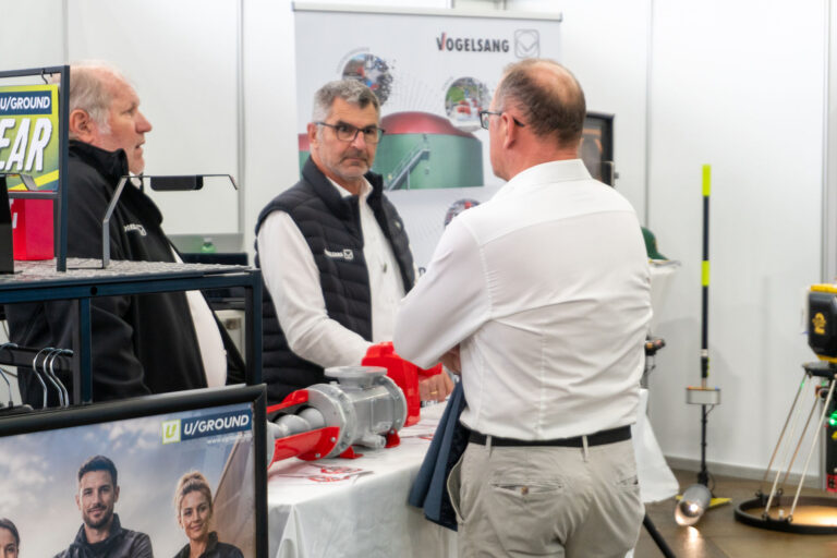 Fachgespräch am Messestand